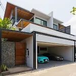 Designer Pool Villa In Ekkamai
